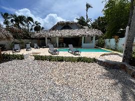 villa close ballenas beach