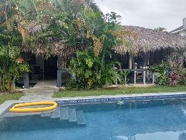 Jolie villa de style crole  vendre, 200m de la plage